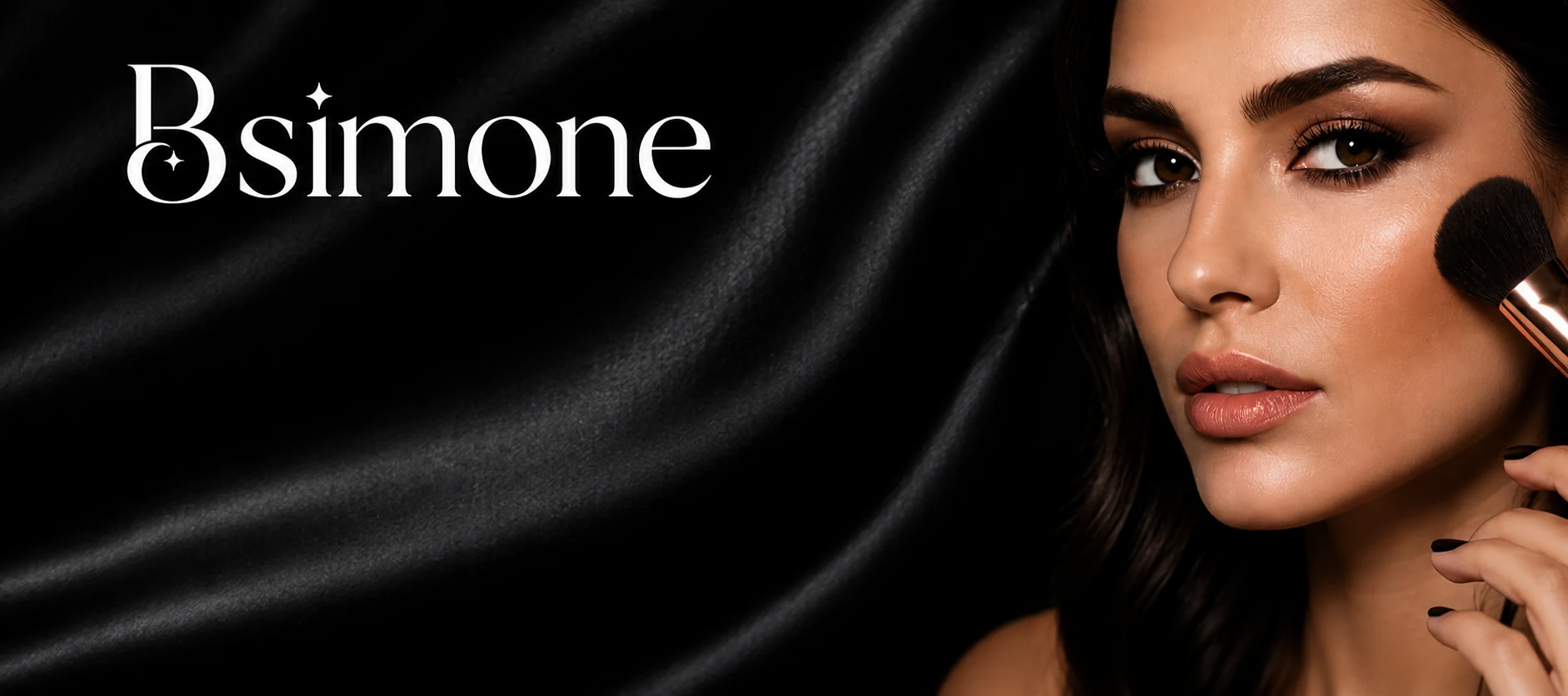 Campanha BSIMONE com modelo usando maquiagem